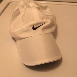 Nike featherlight dri fit hat